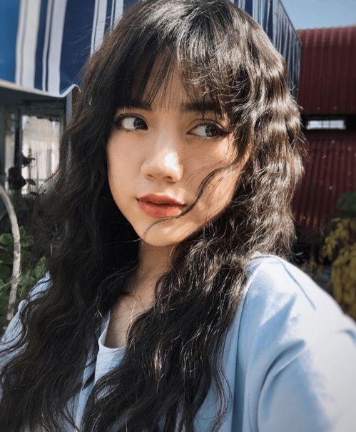 卷发欧美小姐姐自拍视频,时尚与个性的完美融合