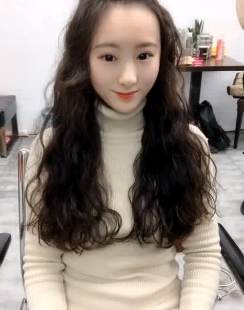 卷发欧美小姐姐自拍视频,时尚与个性的完美融合