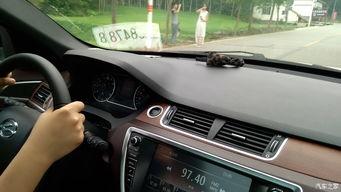 手动开车女生欧美视频,欧美女性手动驾驶技巧揭秘