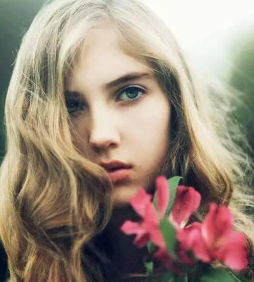 欧美老女孩化妆视频大全,时尚与年龄无关的美丽秘诀