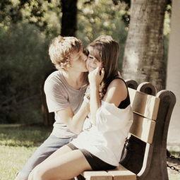 欧美下雪的情侣视频,欧美情侣共度温馨时光