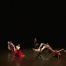 欧美民间俩人跳舞视频,情侣共舞演绎浪漫风情